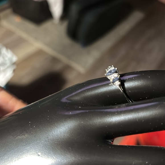 Avon genuine Sapphire ring size 8 - Picture 5 of 6